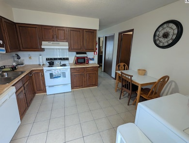 3404 Ridgewood Dr, Hutchinson, KS 67502 - photo 4