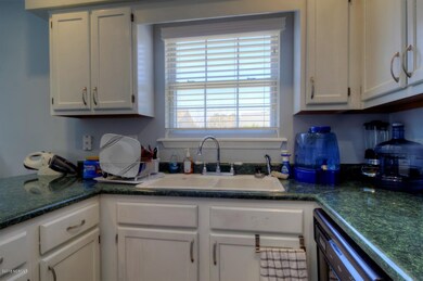 5624 Chilmark Ct-large-007-7-Kitchen-150