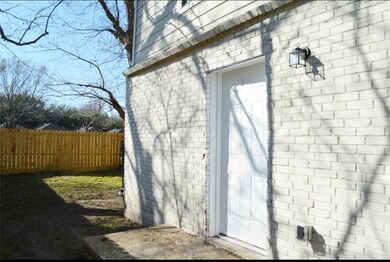 3007 Grovey St unit B, Houston, TX 77026 - photo 2