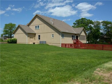 6101 Lakecrest Dr, Shawnee, KS 66218 - photo 3