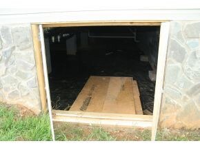 Tall crawl space with ramp