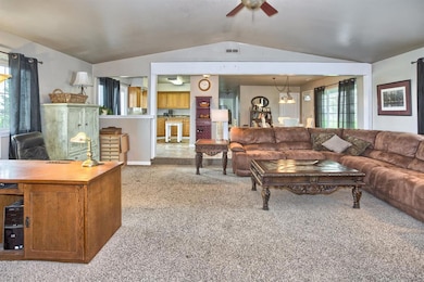 675 Maverick St, Central Point, OR 97502 - photo 5