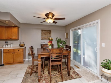 208 31st St NW, Cedar Rapids, IA 52405 - photo 7