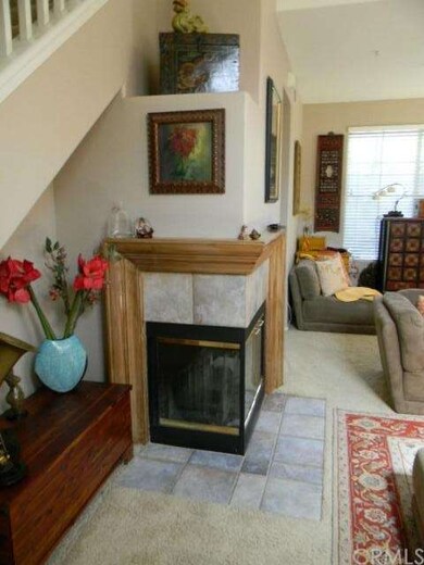 Living Room with Fireplace and High ceiling