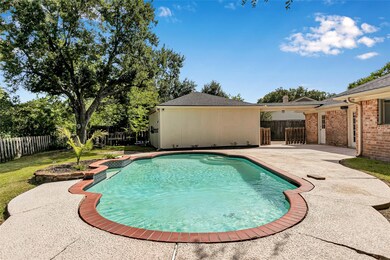 341 Dawn Hill Dr, Friendswood, TX 77546 - photo 4