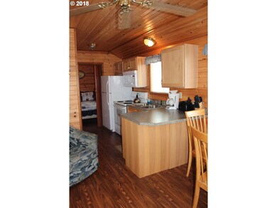 29450 Ellensburg Ave unit 214, Gold Beach, OR 97444 - photo 5