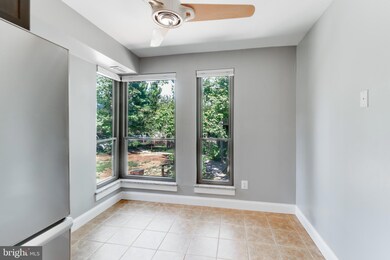 11200 Chestnut Grove Square unit 11200-202, Reston, VA 20190 - photo 5