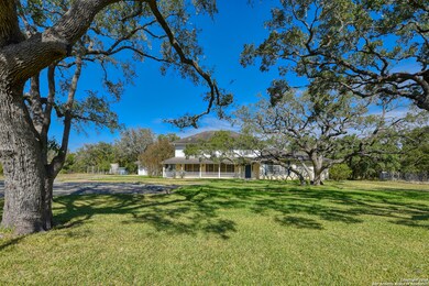 9512 Majestic Oak Cir, San Antonio, TX 78255 - photo 2