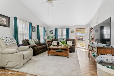 205 W Seattle Ave, Moxee, WA 98936 - photo 4