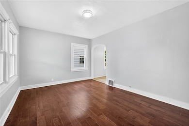 1631 Mcminn St, Aliquippa, PA 15001 - photo 2