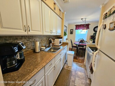 125 Cortelyou Ave unit 2-1, Staten Island, NY 10312 - photo 3