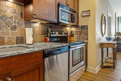 917 W Savidge St #11, Spring Lake-16
