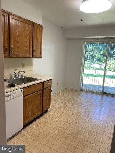 105 Chapel Ct unit 105, Walkersville, MD 21793 - photo 3