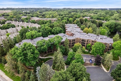 5501 Dewey Hill Rd unit 326, Edina, MN 55439 - photo 2