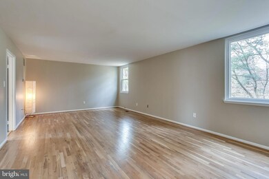 11174 Forest Edge Dr, Reston, VA 20190 - photo 5