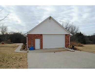 Shop/Service Bay(s). 30x50 bricked shop.  Showing 