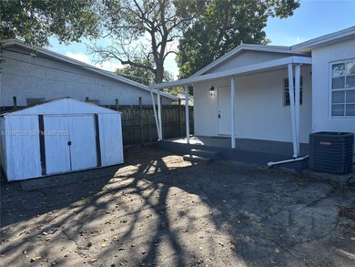 1920 NW 4th St unit B, Miami, FL 33125 - photo 2