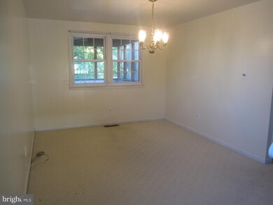 911 Grovehill Rd, Halethorpe, MD 21227 - photo 6