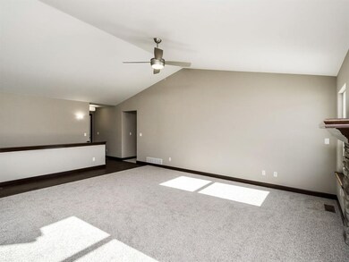 1921 Shady Grove Rd SW, Cedar Rapids, IA 52404 - photo 5