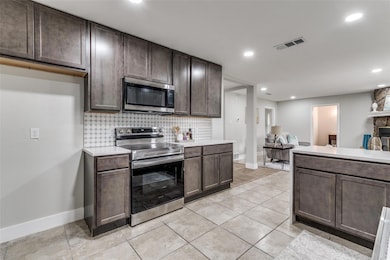 1213 Walker Dr, Hurst, TX 76053 - photo 2