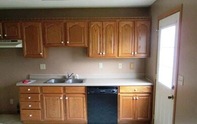 7411 Volquardsen Ave, Davenport, IA 52806 - photo 4