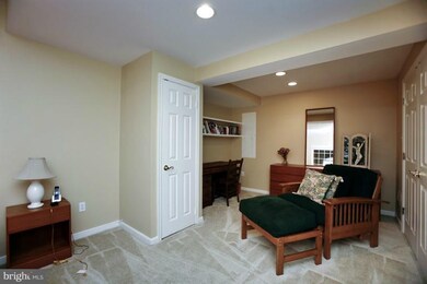 9474 Turnberry Dr, Potomac, MD 20854 - photo 4