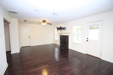 3604 Whitestone Dr, Pearland, TX 77584 - photo 4