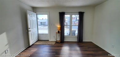 545 E Dallas Ave, Madison Heights, MI 48071 - photo 6