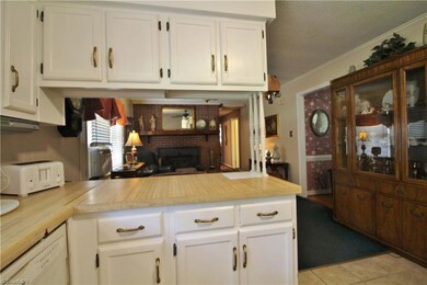 1921 Murrayhill Rd, Greensboro, NC 27403 - photo 6