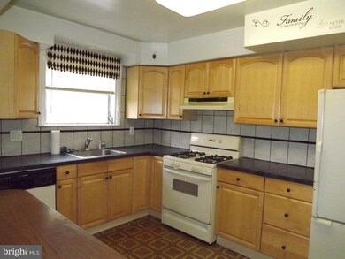 2860 Tremont St, Philadelphia, PA 19136 - photo 2