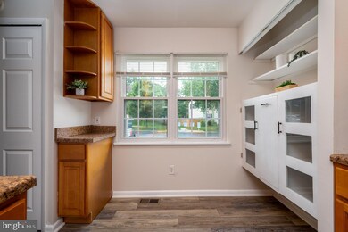 2040 Forest Hill Ln, Crofton, MD 21114 - photo 6