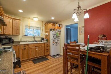 4-web-or-mls-1176NMainSt (4)