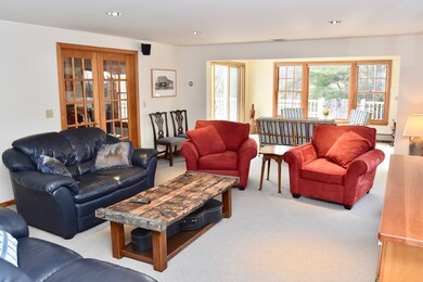 70 Blossom Ln, Amherst, MA 01002 - photo 4