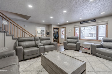 2720 Stevens St, Bismarck, ND 58503 - photo 7