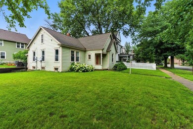 821 Washington St, Cedar Falls, IA 50613 - photo 3