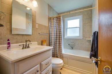 2038 SW Collins Ave, Topeka, KS 66604 - photo 6