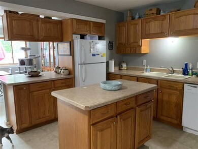 2615 W 70th St, Davenport, IA 52806 - photo 4