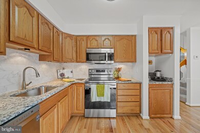 2257 Chestnut Burr Ct, Reston, VA 20191 - photo 6