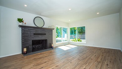 5570 Willow Rd - Living Room