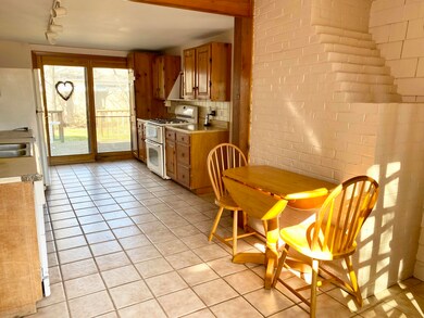 39 Lattimer Kitchen 2