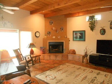 5 Living w Fireplace