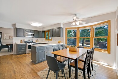 1214 Arthur Rd, Naperville, IL 60540 - photo 3