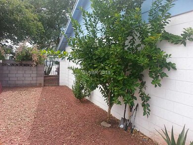 2266 Golden Arrow Dr, Las Vegas, NV 89169 - photo 7