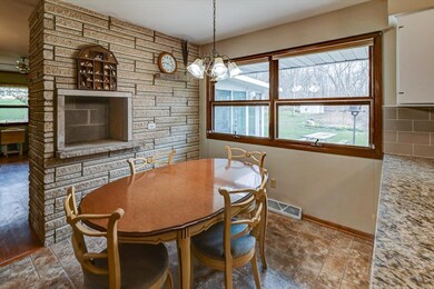 6106 Whalen Rd, Fitchburg, WI 53593 - photo 5