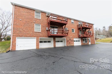 55 Brookside Dr unit 32, Hendersonville, NC 28792 - photo 2