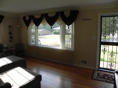 6018 Apex Dr, Louisville, KY 40219 - photo 6