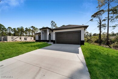 View of front of home featuring a front lawn and a