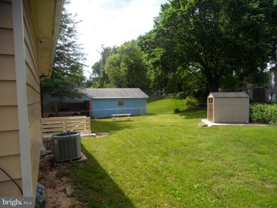 7020 Valley Park Rd, Capitol Heights, MD 20743 - photo 5