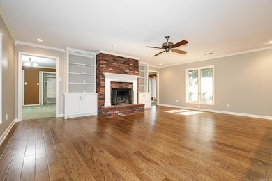 521 W Cross St, Benton, AR 72015 - photo 7