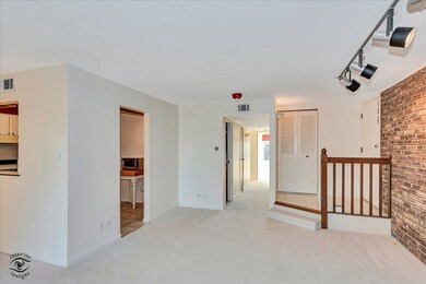 1327 Cass Ln E unit 301, Westmont, IL 60559 - photo 5